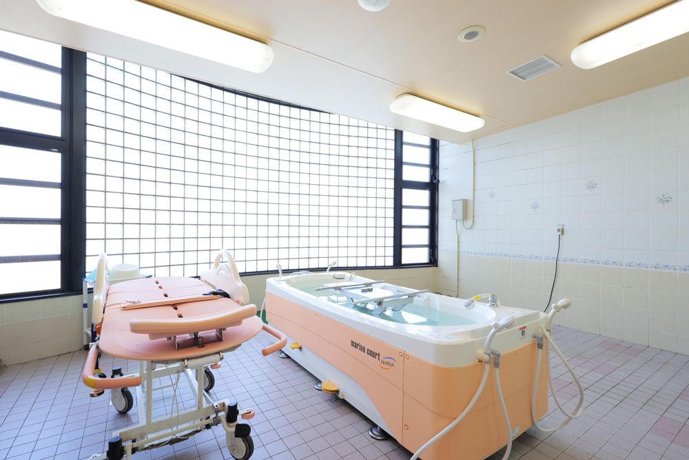 特殊浴槽（寝たまま入浴可能）