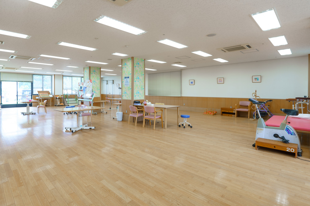 機能訓練を行うリハビリ風景
