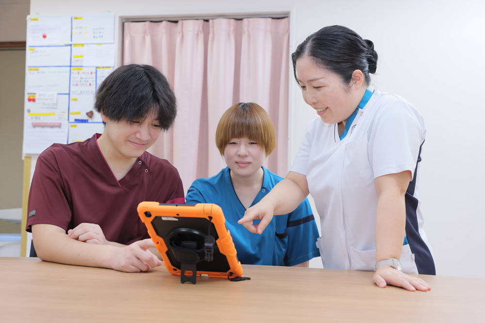 資格取得支援（研修・学習の様子）